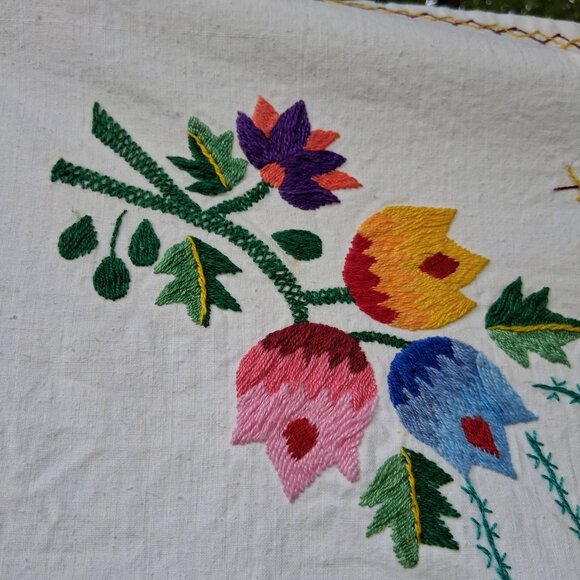 Rectangular Tablecloth White with Embroidered flowers 51"x48" Cottage Grandma - Picture 9 of 14